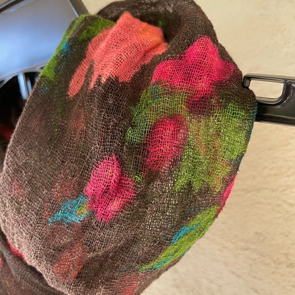 Colorful lightweight scarf - Picture 3 of 4